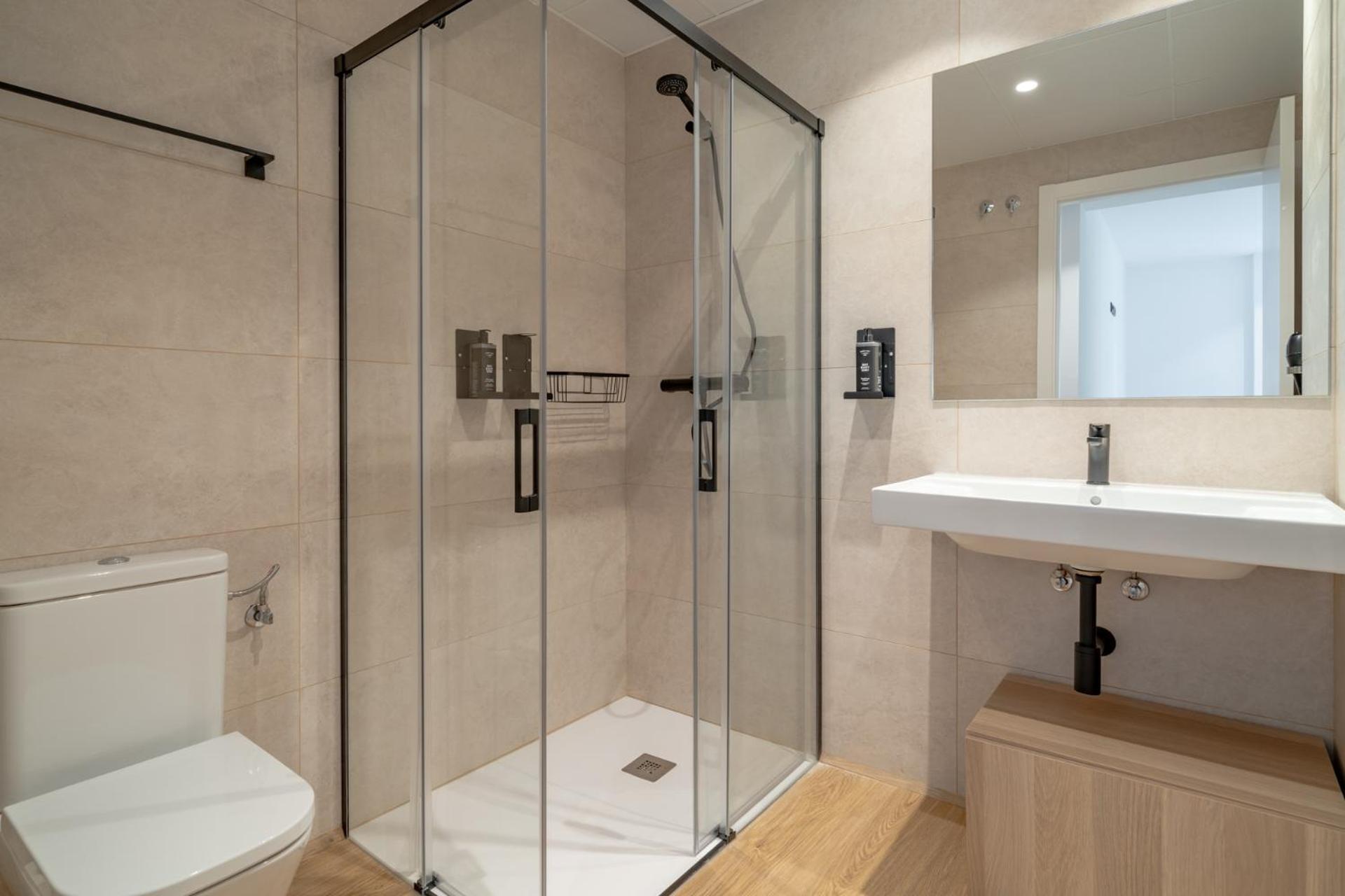 Limehome Barcelona Placa Pirineus Оспиталет де Лобрегат Екстериор снимка